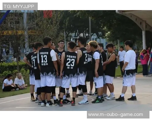 校园篮球场上的青春旋律与梦想碰撞的精彩瞬间