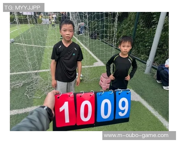 美空足球宝贝揭秘：她们如何在绿茵场上展现魅力与激情